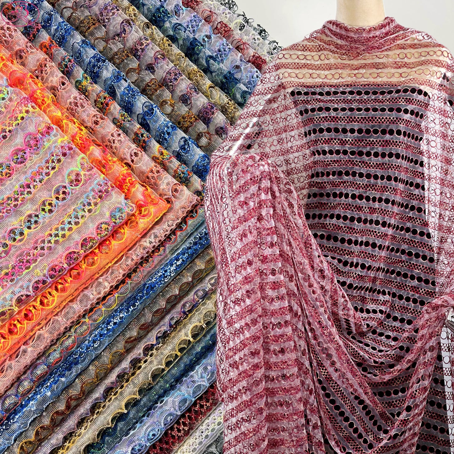 Yarn-Dyed Sheer Fabric with Circular Cut-Outs & Silver Sparkling Threads – Shimmery Summer Textile「七彩链条」