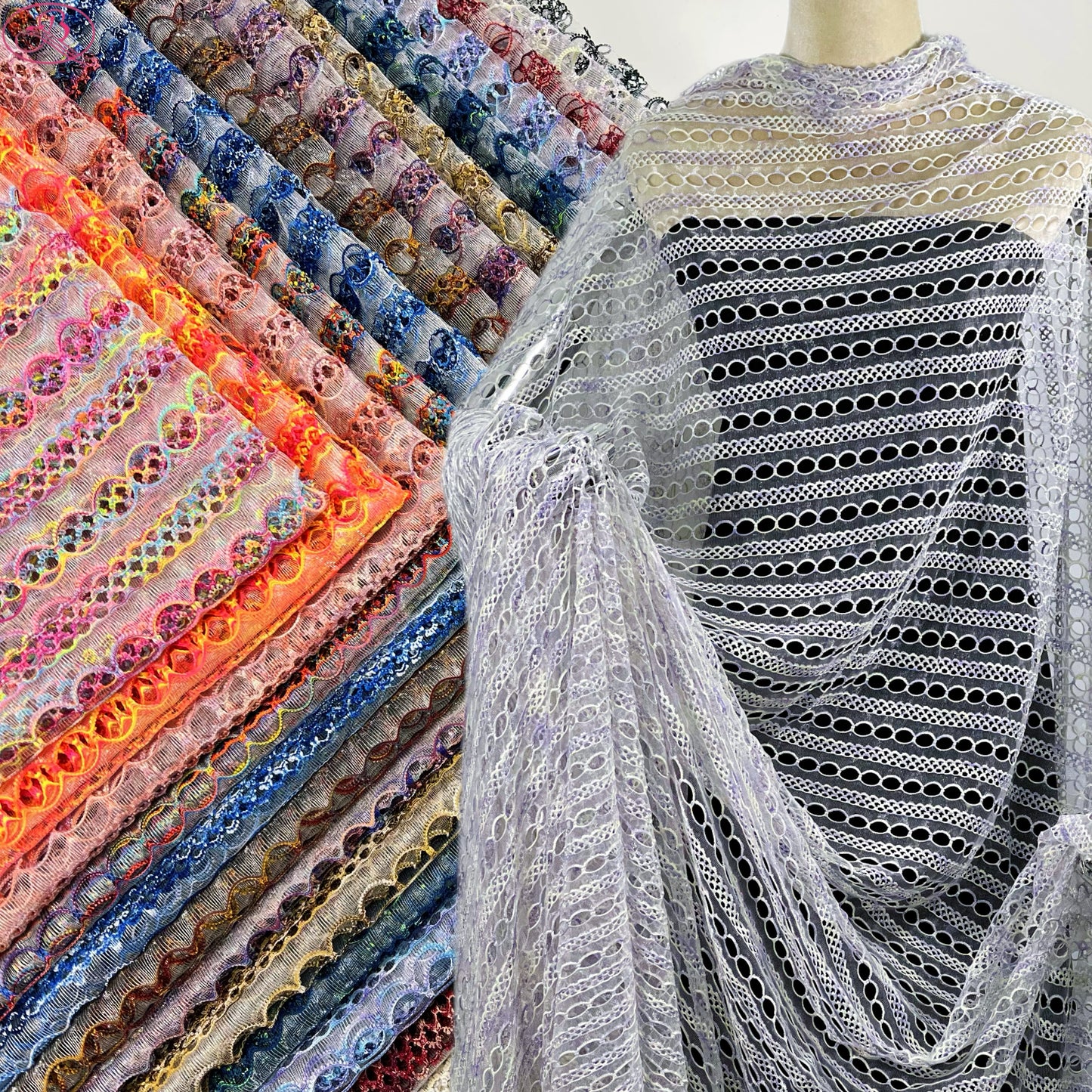 Yarn-Dyed Sheer Fabric with Circular Cut-Outs & Silver Sparkling Threads – Shimmery Summer Textile「七彩链条」
