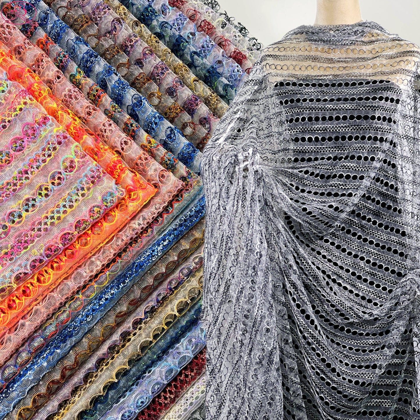 Yarn-Dyed Sheer Fabric with Circular Cut-Outs & Silver Sparkling Threads – Shimmery Summer Textile「七彩链条」