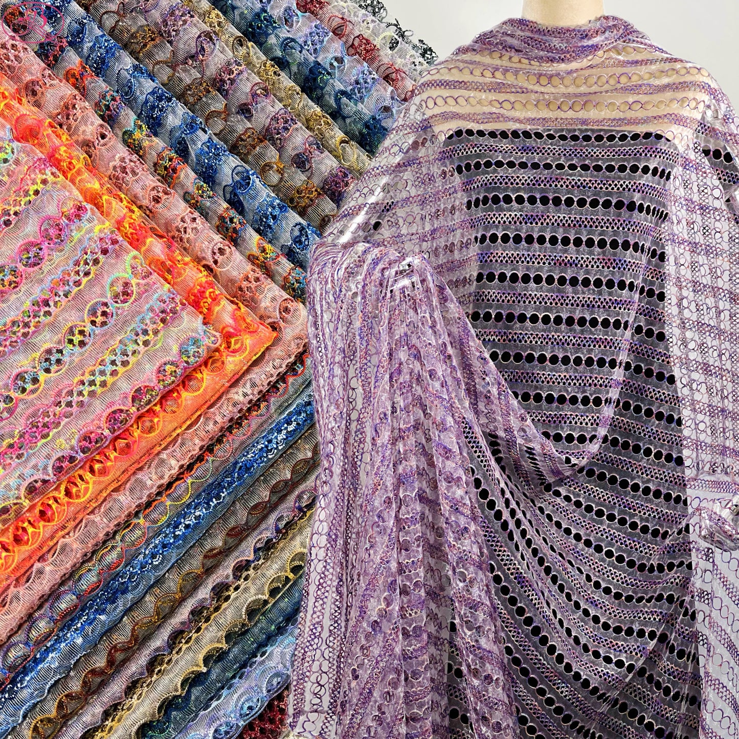 Yarn-Dyed Sheer Fabric with Circular Cut-Outs & Silver Sparkling Threads – Shimmery Summer Textile「七彩链条」
