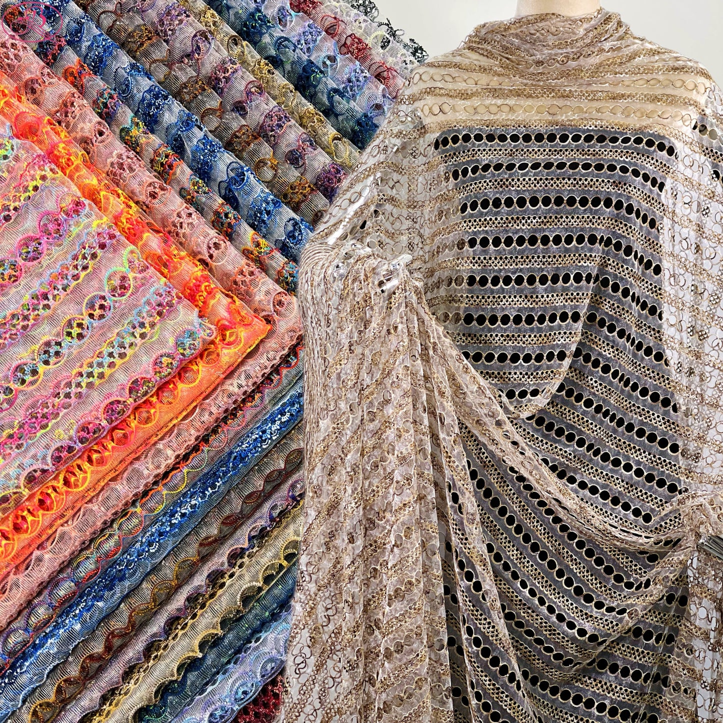 Yarn-Dyed Sheer Fabric with Circular Cut-Outs & Silver Sparkling Threads – Shimmery Summer Textile「七彩链条」